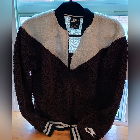 Nike Fuzzy Workout Bomber Jackets Sherpa size Small 2 color options - Picture 9 of 9